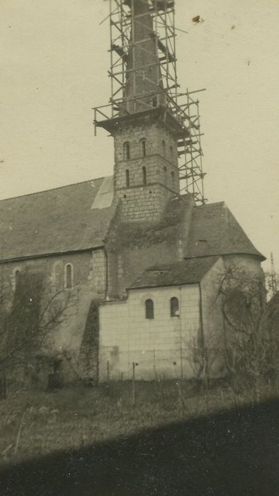 Eglise Saint-Leubais : Façade latérale sud, vue partielle