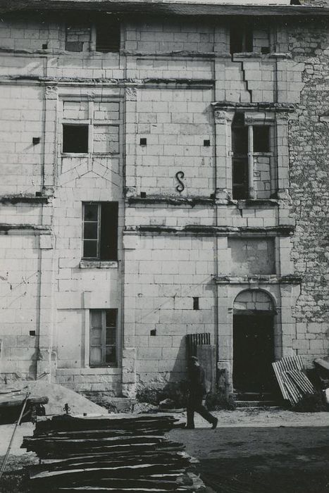 Château : Façade est, vue partielle