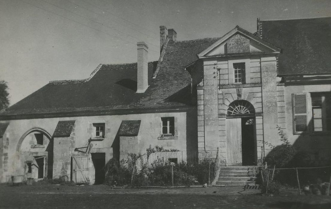 Abbaye : Façade ouest, vue partielle