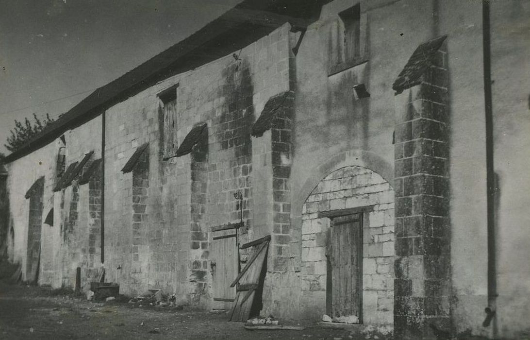 Abbaye : Cellier, façade latérale, vue générale