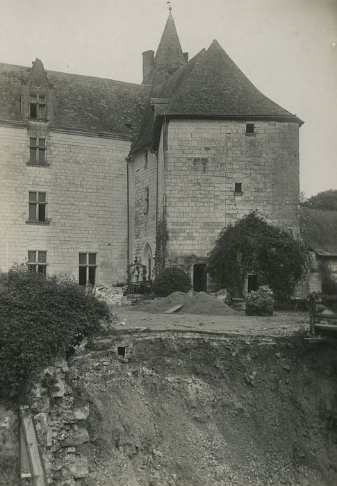 Domaine de Montpensier ou Coudray-Montpensier : Cour intérieure, façade ouest, vue partielle