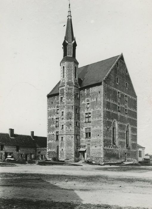 Eglise paroissiale Saint-Laurent, également connue sous le nom de manoir de la Grand'Maison