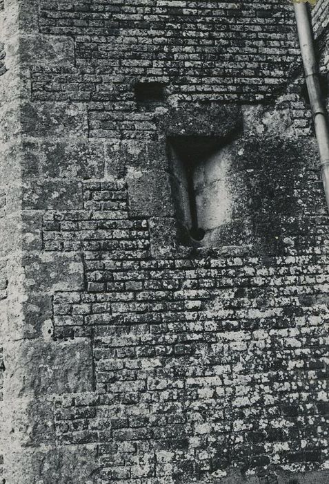 Eglise Saint-Laurent dit manoir de la Grand’Maison : Tourelle d’escalier, détail d’une maçonnerie