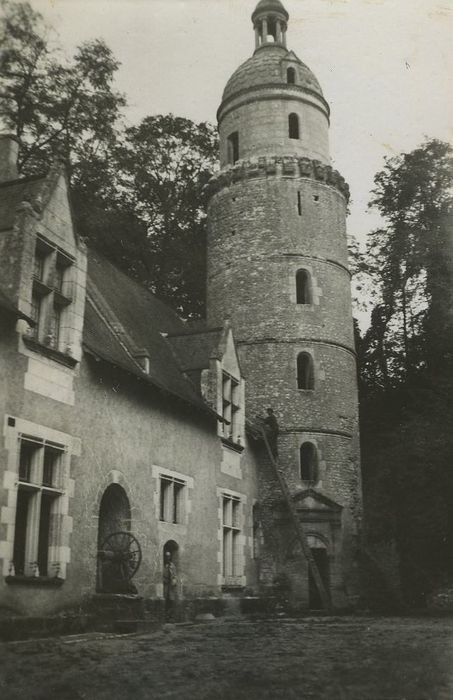 Château des Roches : Tour nord-est, vue générale