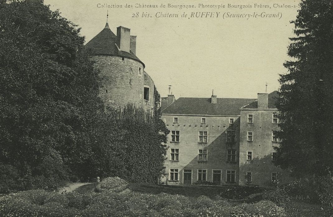 Château de Ruffey : Façade sud-ouest, vue générale