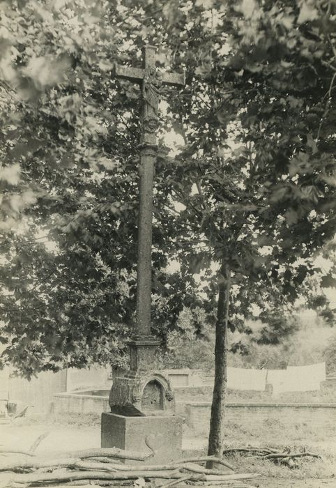 Croix de Saint-Julien-de-Sennecey, vue générale