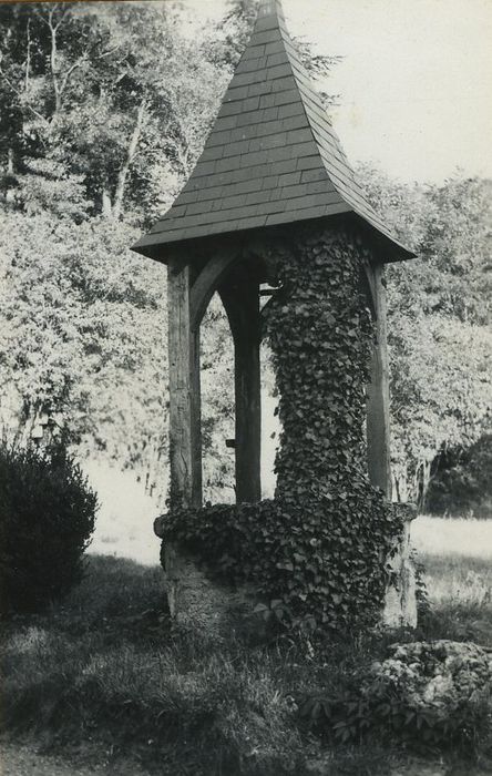 Domaine du Manoir de Paradis : Puits, vue générale