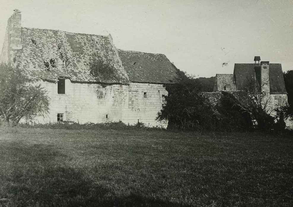 Vestiges de l'abbaye de Turpenay : Vue partielle de l’ensemble des bâtiments