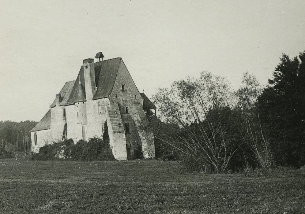 Vestiges de l'abbaye de Turpenay : Logis abbatial, façades sud et ouest, vue générale