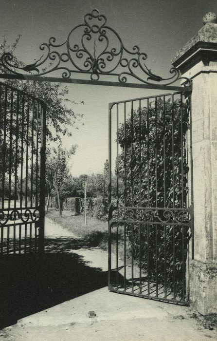 Le Vau Ardau : Grilles d’accès sud, vue générale