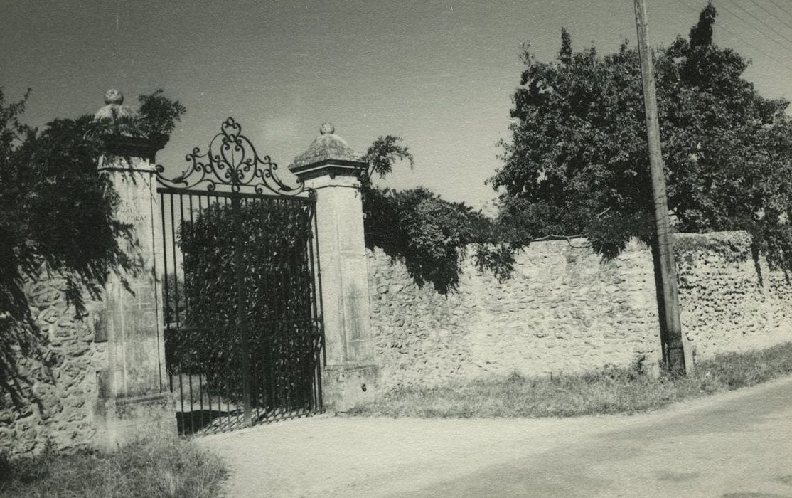 Le Vau Ardau : Grilles d’accès sud, vue générale