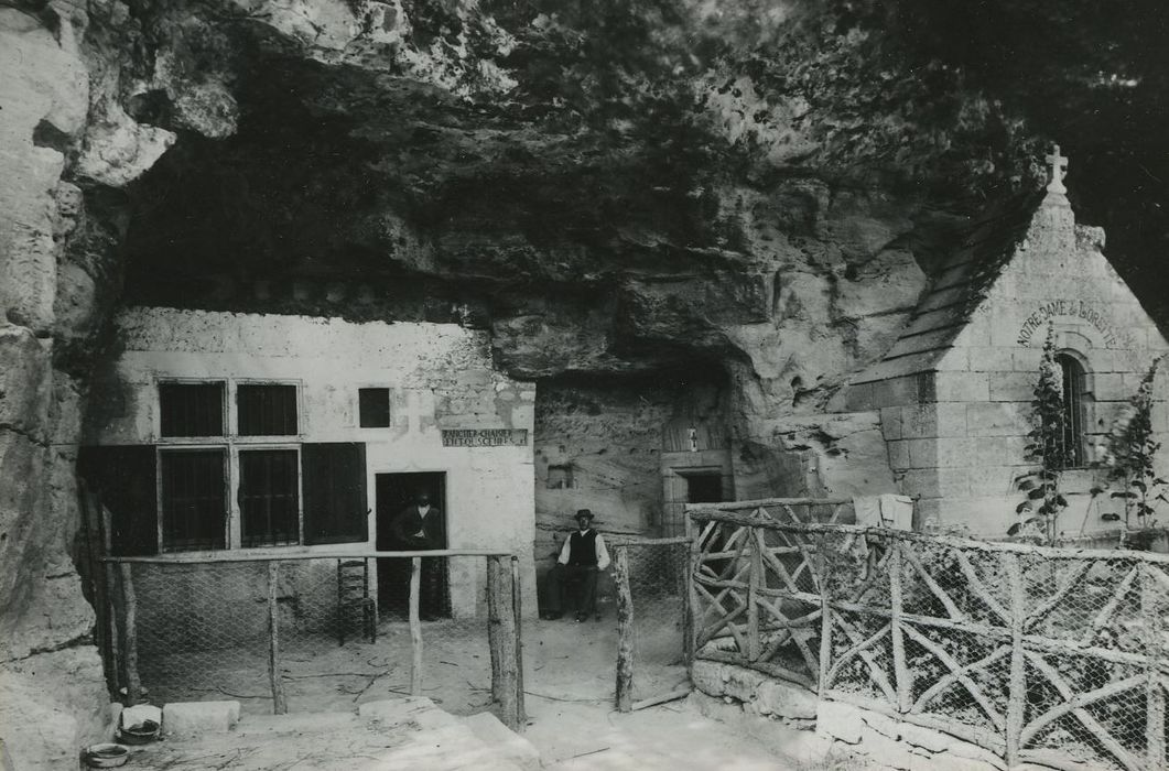 Chapelle et logis troglodytiques de Notre-Dame-de-Lorette, vue générale du site