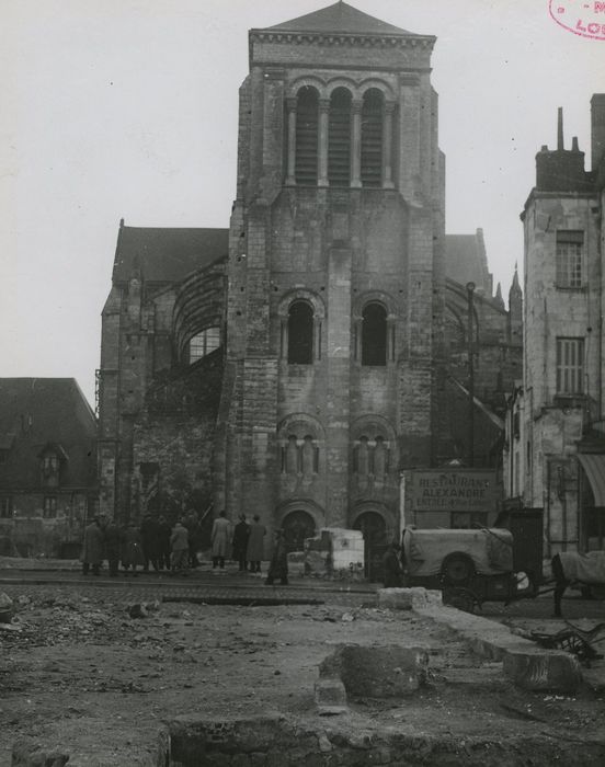 Eglise paroissiale Saint-Julien (ancienne église de l'abbaye bénédictine Saint-Julien) : Façade occidentale, vue générale