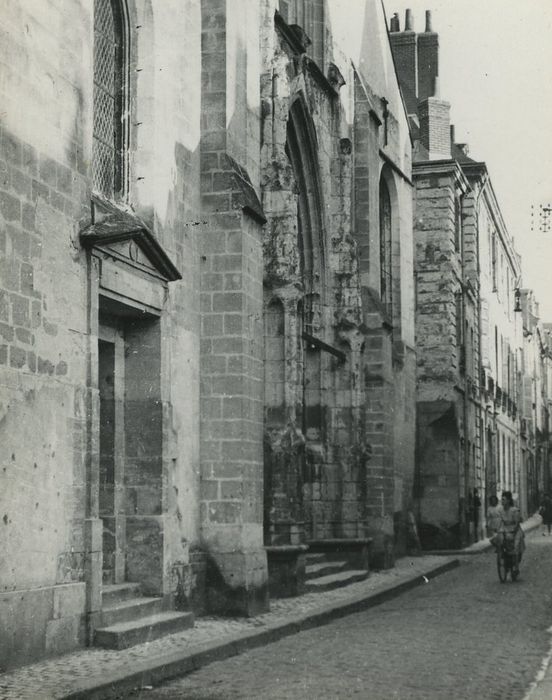 Eglise Saint-Saturnin (ancienne église des Carmes) : Façade occidentale, vue partielle