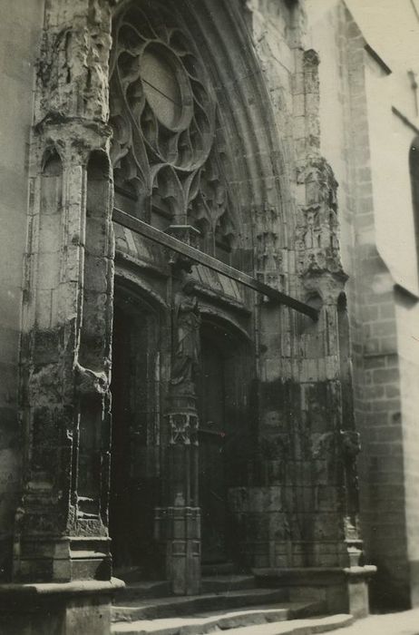 Eglise Saint-Saturnin (ancienne église des Carmes) : Portail occidental, vue générale