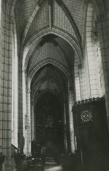 Eglise Saint-Saturnin (ancienne église des Carmes) : Collatéral sud, vue générale