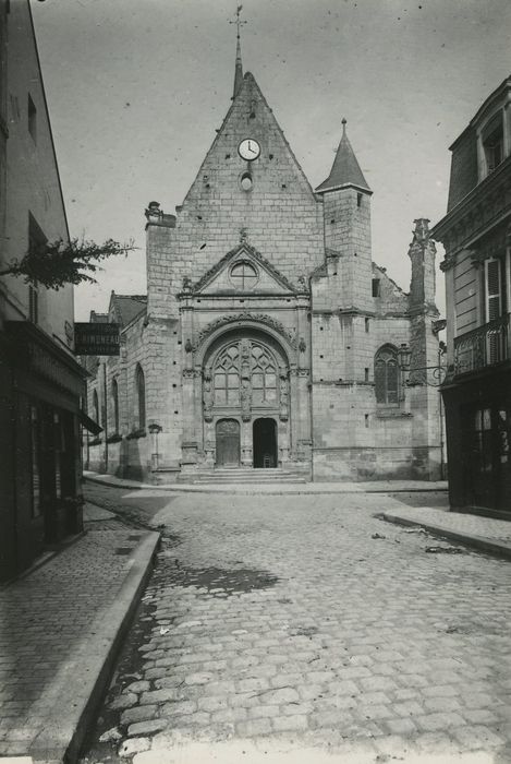 Eglise Saint-Symphorien : Façade occidentale, vue générale