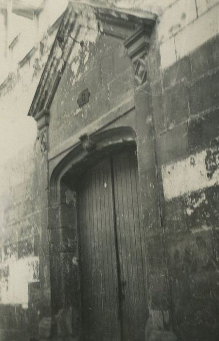 Hôtel : Portail d’accès sur rue, vue générale