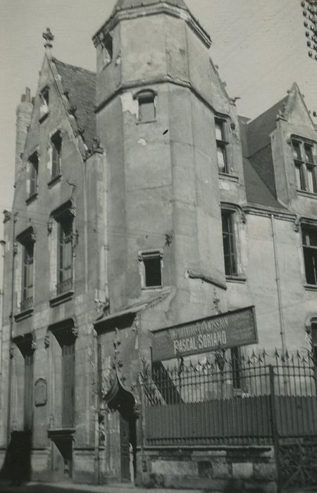 Hôtel : Façade sur rue, vue générale