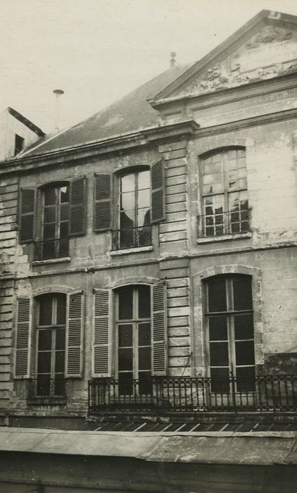 Hôtel dit de Choiseul : Façade sur cour, vue partielle