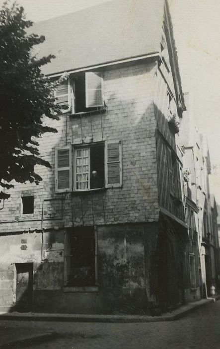 Maison : Façade sur rue, vue générale