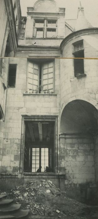 Hôtel : Façade sud sur cour de l’aile nord, vue générale