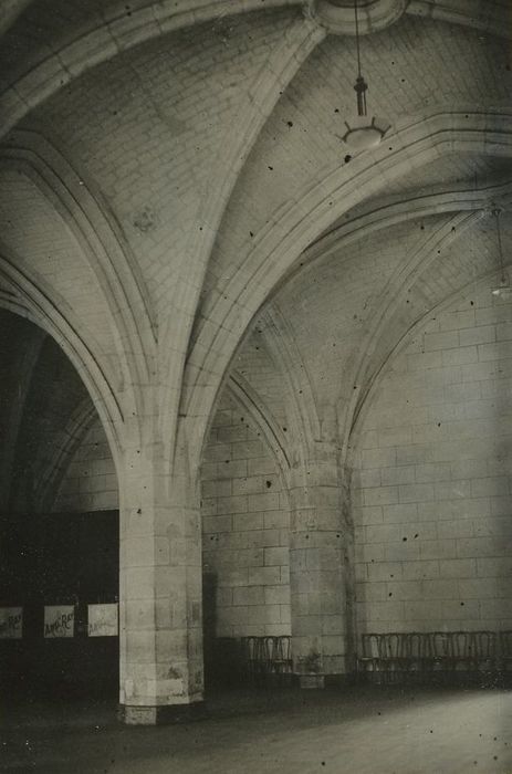 Ancienne église Saint-Denis : Salle voûtée, vue partielle