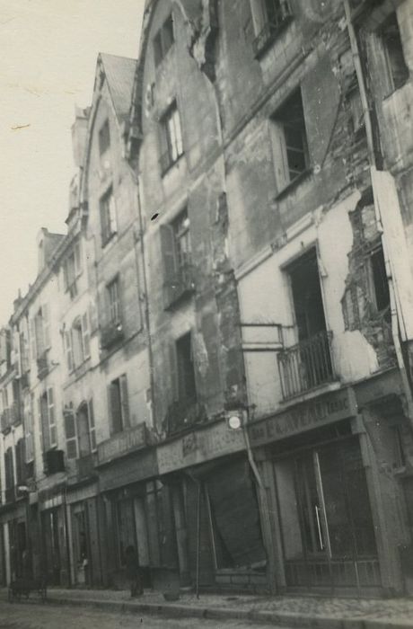 Maisons : façades sur rue, vue générale