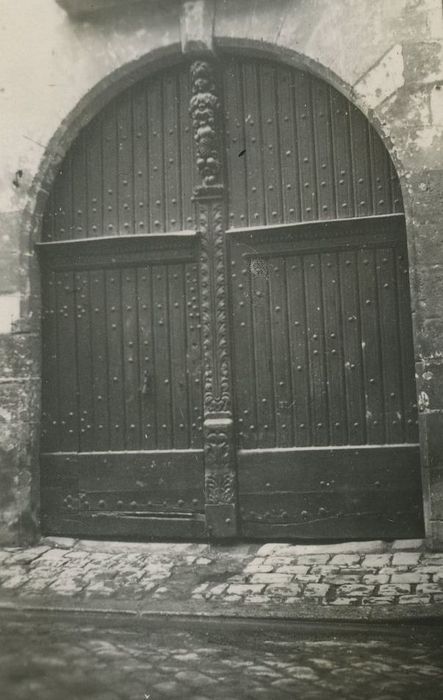 Maison : Portye d’accès sur rue, vue générale