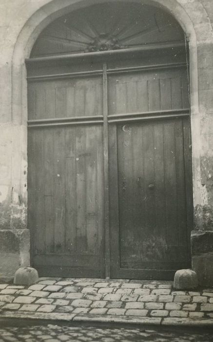 Hôtel : Porche d’accès sur rue, vue générale