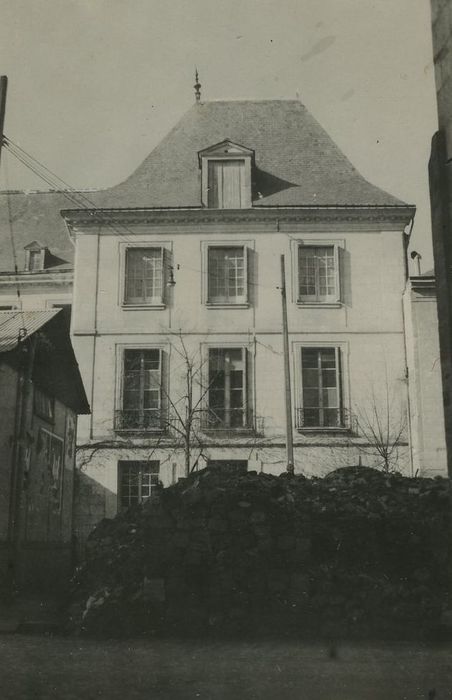 Hôtel : Façade est, vue générale