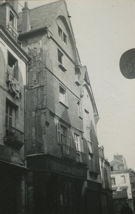 Maison : Façade sur rue, vue générale