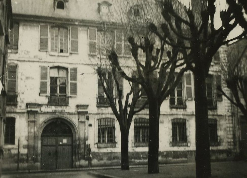 Hôtel : Façade sur rue, vue générale