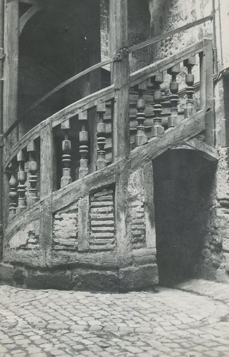 Ancienne hôtellerie du Panier Fleury : Escalier, vue partielle