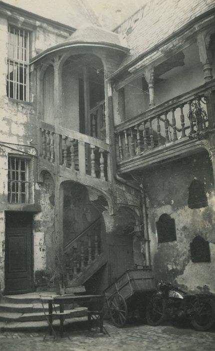 Maison, ou Hôtel Binet : Cour intérieure, vue partielle des façades