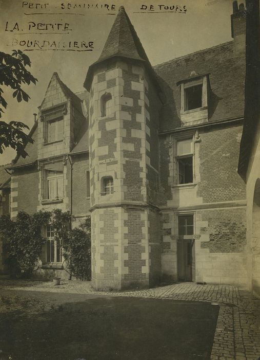 Petit Séminaire, ou la Petite Bourdaisière : Façade sur cour, vue générale