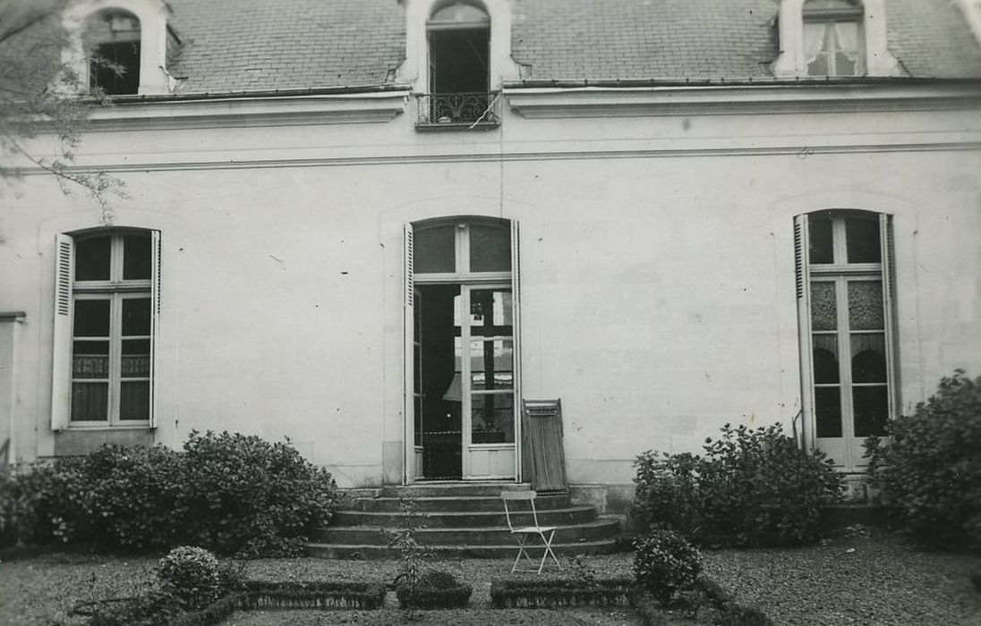 Maison de Pierre Meusnier : Façade sur jardin, vue partielle