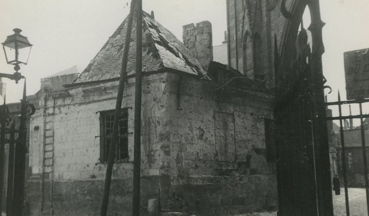 Ancienne maison canoniale de Saint-Gatien, dite du Curé de Tours : Portail d’accès rue de la Psalette, vue partielle