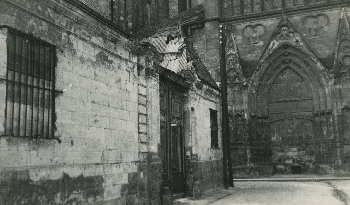 Ancienne maison canoniale de Saint-Gatien, dite du Curé de Tours : Pavillon d’angle, vue partielle