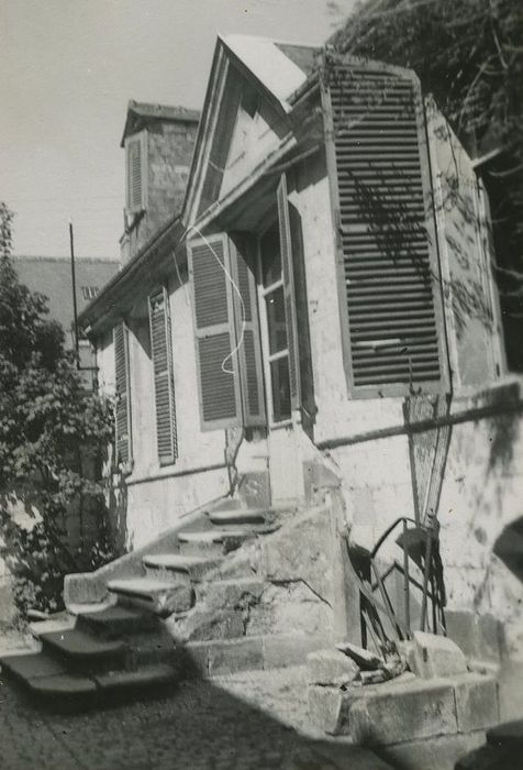 Ancienne maison canoniale de Saint-Gatien : Vue partielle de la façade