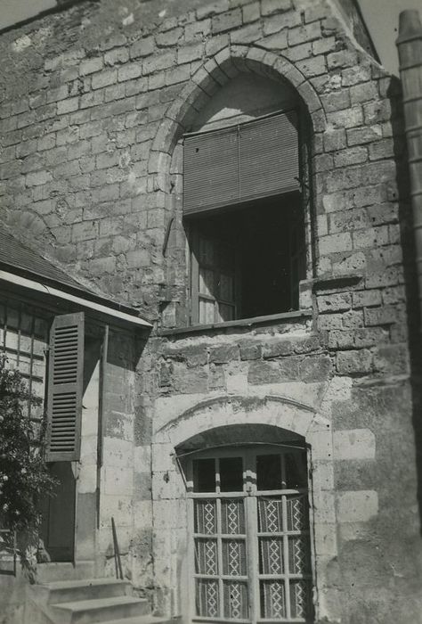 Ancienne maison canoniale de Saint-Gatien : Vue partielle de la façade