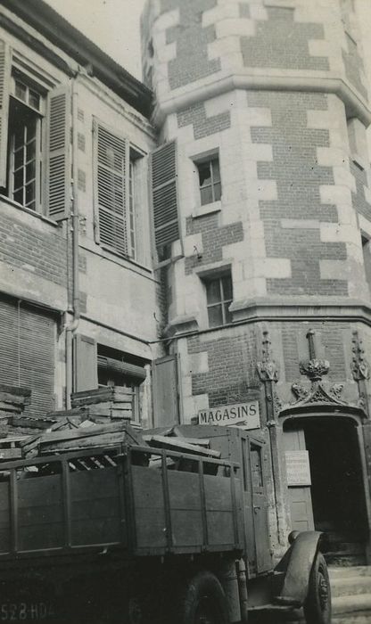 Ancienne aumônerie de Saint-Martin : Façade sur cour, vue partielle