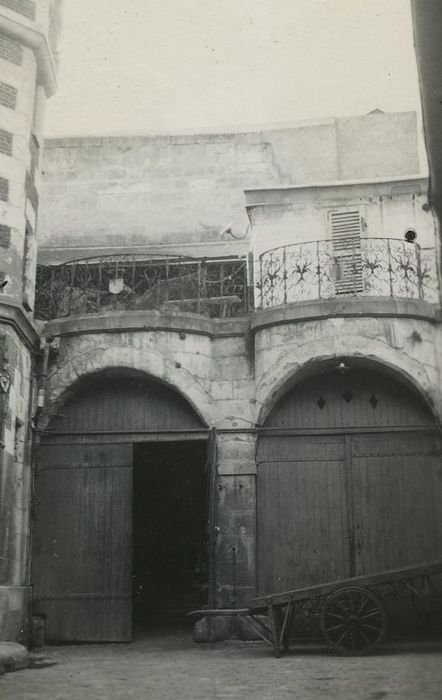 Ancienne aumônerie de Saint-Martin : Façade sur cour, vue partielle