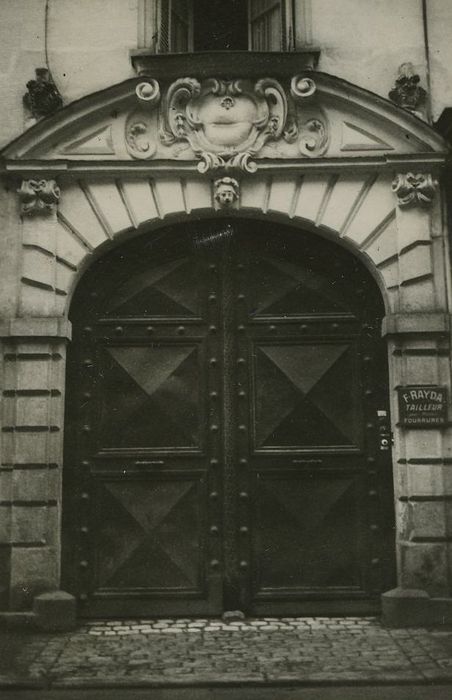 Maison : Portail sur rue, vue générale