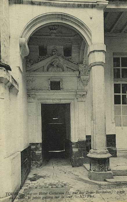 Hôtel Cottereau : Cour intérieure, vue partielle