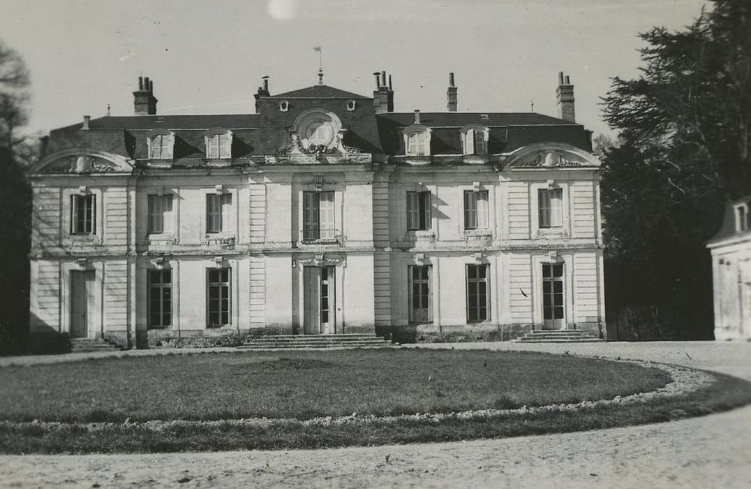 Château de Saint-Sénoch : Façade sud, vue générale