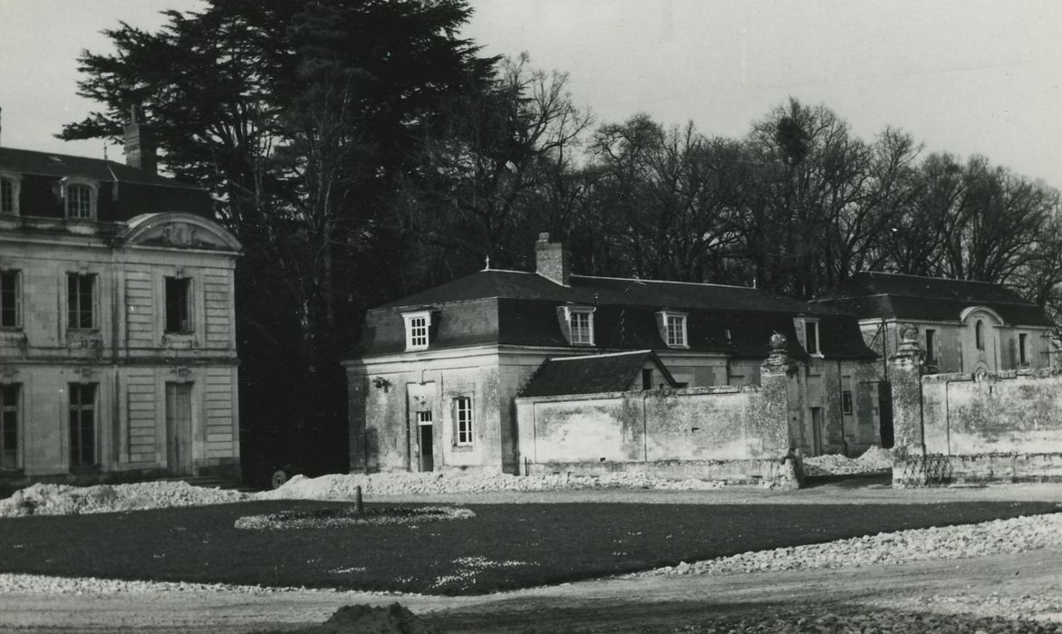 Château de Saint-Sénoch : Communs, ouest, vue partielle