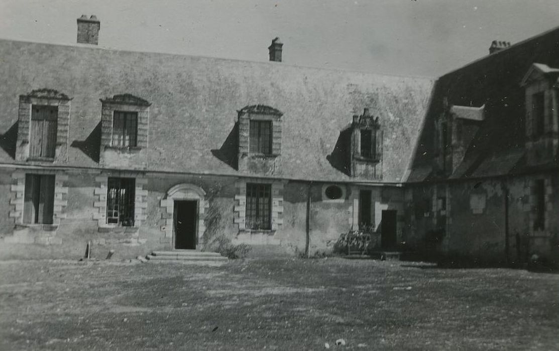 Manoir de la Belle Jonchère : Aile est, façade ouest, vue partielle