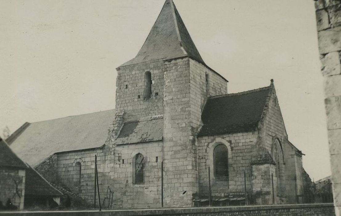 Eglise Saint-Hilaire : Façade latérale sud, vue générale