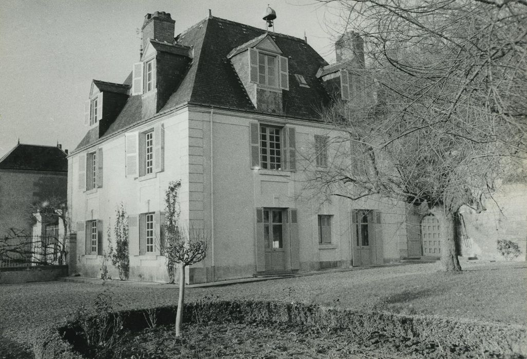 Manoir du Clos de Pouvray : Façades sud et ouest, vue générale